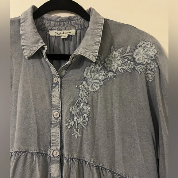 Solitaire Top Women's small  Blue Denim Embroidery Boho Peasant Hi Lo Hem (J124) - Picture 2 of 8